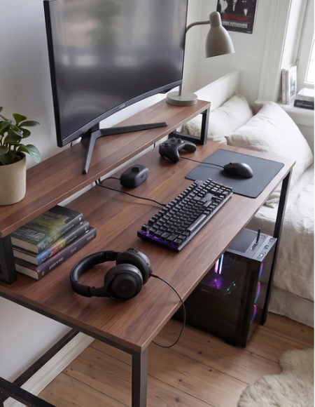 Gaming desk